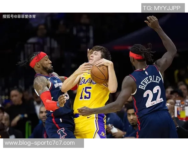 普尔及时协防成功制止费尔斯偷袭多特展现出色防守能力 普尔及时协防成功制止费尔斯偷袭多特展现出色防守能力